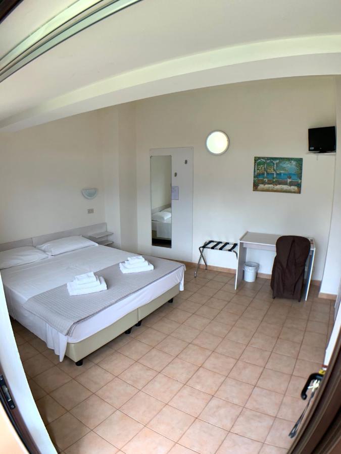 Hotel Sorriso Brenzone sul Garda Exterior foto