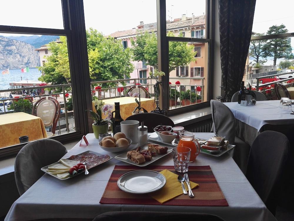 Hotel Sorriso Brenzone sul Garda Exterior foto